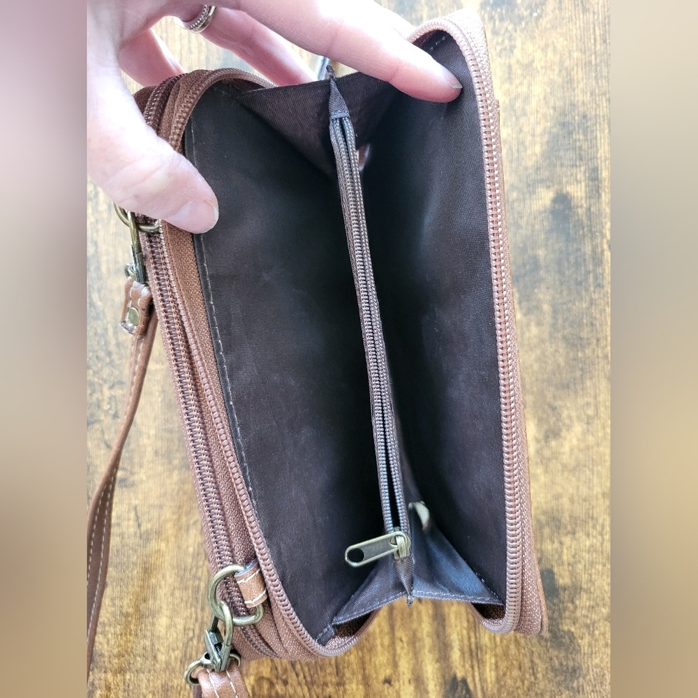 B.O.C. Brown Crossbody Bag - Picture 3 of 6